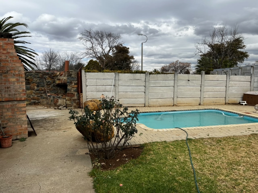 3 Bedroom Property for Sale in Roosheuwel North West